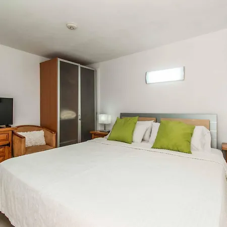 Isabel Sol فيلة أذيخي