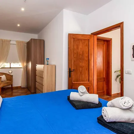 فيلة Isabel Sol *